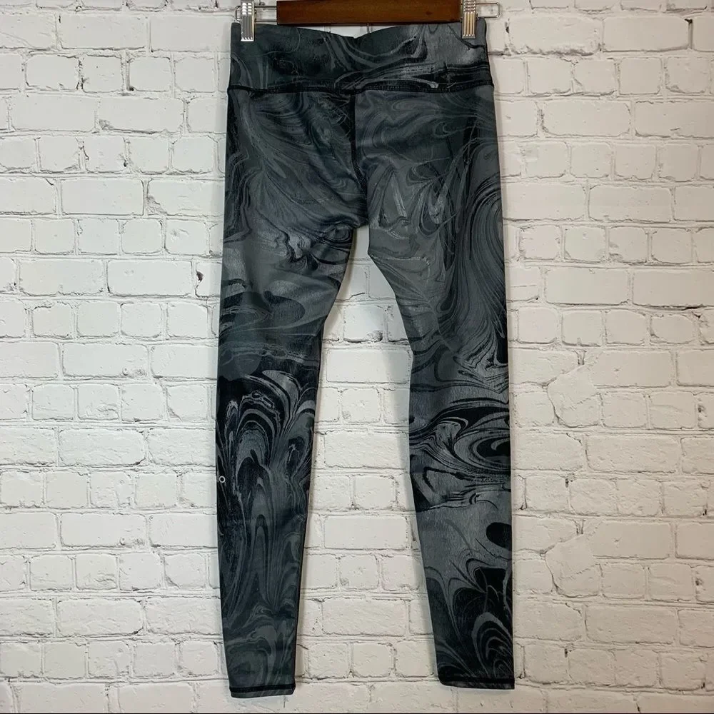 Alo Yoga Airbrush In Marble Glossy Activewear Bottoms size extra small